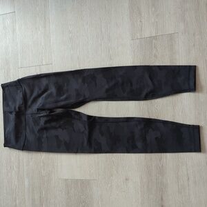Lululemon size 6 Wunder under leggings 28"